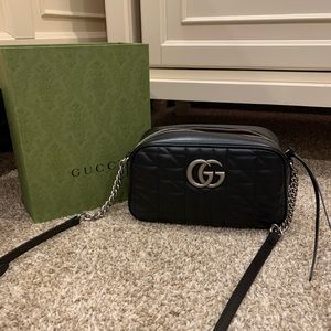 **AUTHENTIC** Gucci GG Marmont small shoulder bag